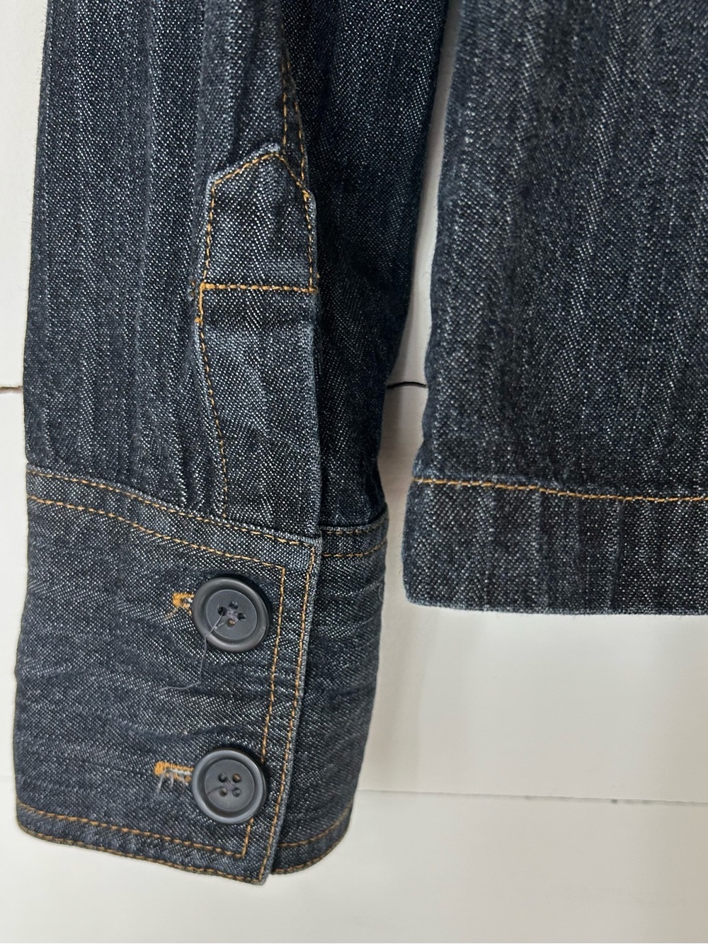 Mossimo Dark Indigo Denim Jacket with Four Pockets and a Button Front. Size M - Picture 4 of 6